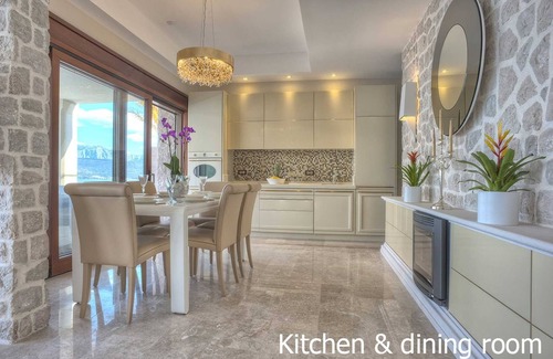 Krasici Villa | Moonlight Beach Villa