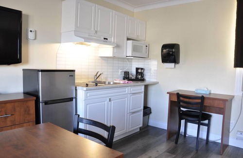 Sudbury Hotel | Moonlight Inn and Suites