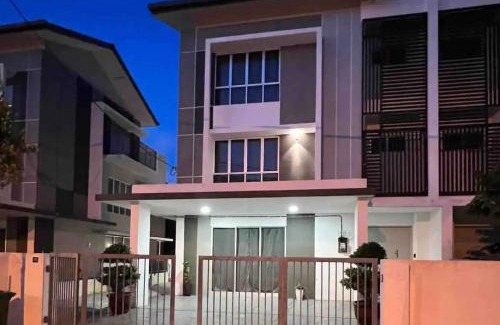 Bukit Rotan Villa | MoonLight Sweet Homes 20pax karaoke
