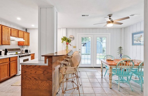 Long Beach Apartment | MOONSHINE CREEK on the Davis Canal with DOCK - Sleeps 4 - CLEAN - King Bed