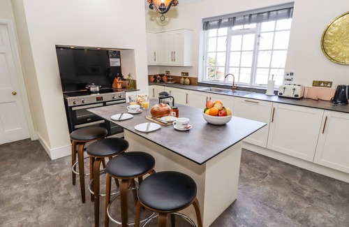 Holton Le Clay House | MOORTOWN HOUSE, pet friendly, luxury holiday cottage in Caistor