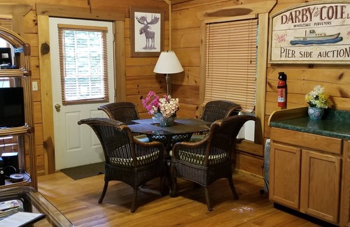 Waynesville Cabin | Moose Crossing Log Cabins, Waynesville N C 1/2 mile to Blue Ridge Pkwy.