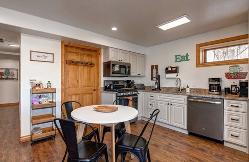 Bear Hollow Village House | Moose Mgmt at Bear Hollow 5534B: King bed-Pvt. Hot Tub-Pool-Dogs Welcome