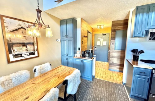 Lutsen Apartment | Moose Mtn Retreat Ski-in out Condo Pool Hot Tub Fire Pits