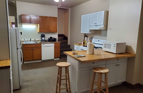 Johnstown House | Morden 2-bedroom townhome with WiFi and AC in fabulous Johnstown