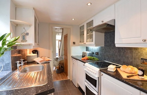 Criccieth Cottage | MORFIN, pet friendly, with a garden in Criccieth