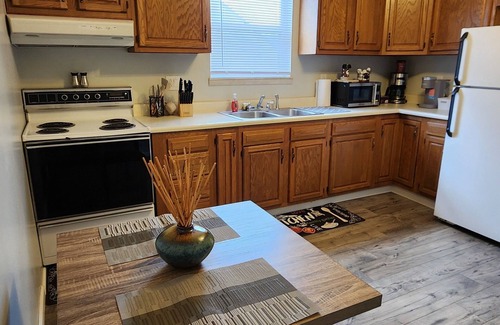 Ashland Apartment | Morning Brew With a Breathtaking Park View, Central to All Things/Places