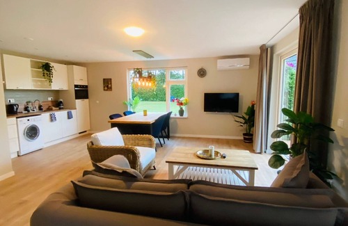 Apeldoorn Zuid House | Morning Glory: Huisje Forest. Stijlvolle en Luxe Accommodatie