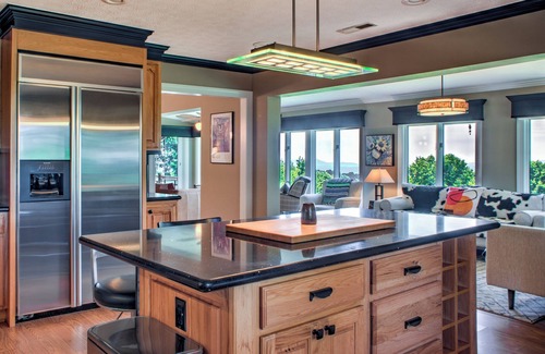 Laurel Park House | Morning Glow | Pet-Friendly, Mountain Getaway