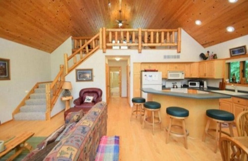 Trego Cabin | Morning View chalet lake home on Pear Lake