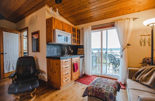 Salt Spring Island Apartment | Morningside Garden Suite on beautiful Salt Spring Island