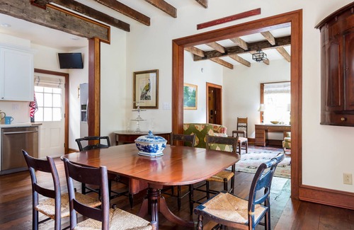 Northside District House | Morrison Cabin Offers The Finest Interiors, Unique History & Very Best Location