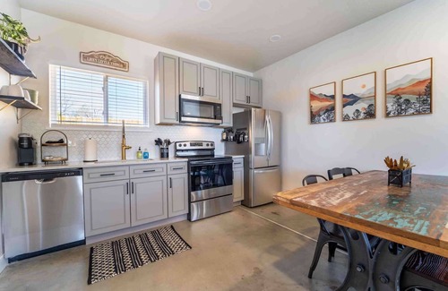 Morrison House | ‼️Morrison Getaway‼️ - 2BR House, BBQ , Free Parking