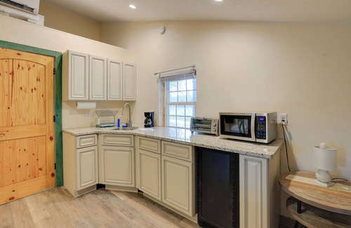 Fellowship Apartment | Morriston Studio: 13 Mi to World Equestrian Center