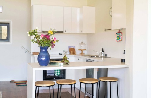 Orange Apartment | Mortimer's Wines Loft - Adults Only Retreat