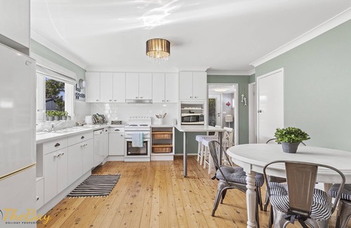 Lemon Tree Passage House | Morton Cottage at Lemon Tree - Pet Friendly - Walk to Water