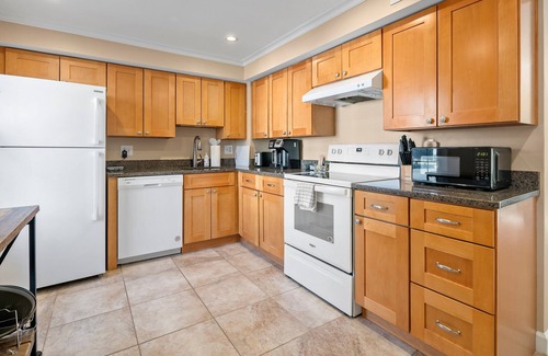 Potomac Falls House | MosbeyDistrict: Cozy Townhome Near DC