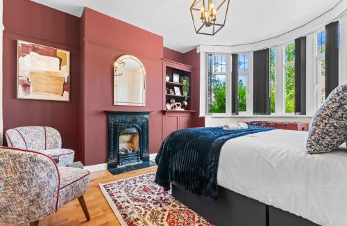 Seisdon Apartment | Moseley Village - 5 Bedroom House Huge Driveway 6 Beds Perfect for Groups - Near To Edgbaston QE Hospital-Solihull - Birmingham City Centre - By Arz Stays