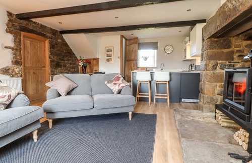 Fence House | MOSS SIDE RETREAT, family friendly, with open fire in Long Preston