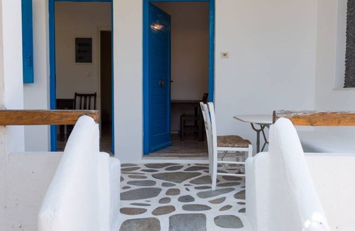 Ornos House | Motel ∙ 24 guests