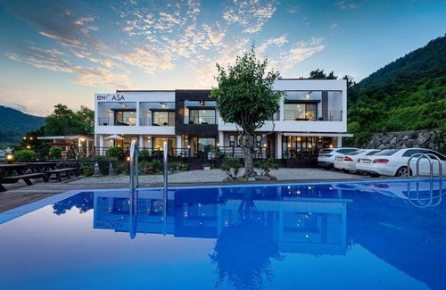 Iun House | Motel ∙ 4 guests