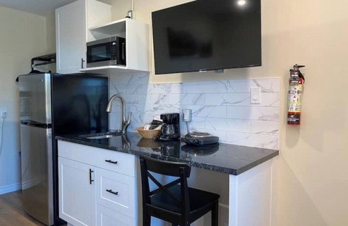 Cookstown Apartment | Motel 400 & Suites Single Kitchenette Unit D