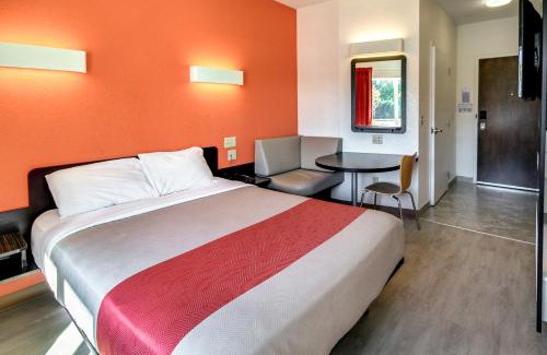 East Texas Hotel | Motel 6-Allentown, PA
