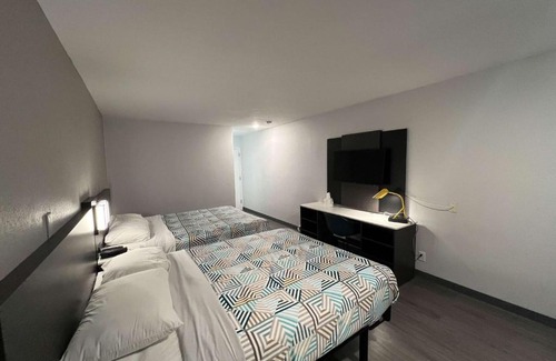 Altoona Hotel | Motel 6-Altoona, IA - Des Moines East