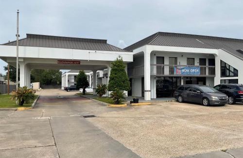 Broadmoor Hotel | Motel 6 Baton Rouge East, LA I12