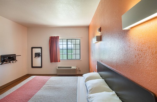 Bedford Hotel | Motel 6 Bedford, TX - Fort Worth