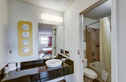 Berea Hotel | Motel 6-Berea, KY