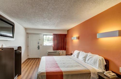 Berea Hotel | Motel 6-Berea, KY