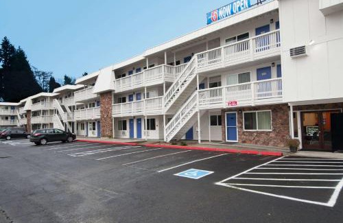 West Hills Hotel | Motel 6-Bremerton, WA
