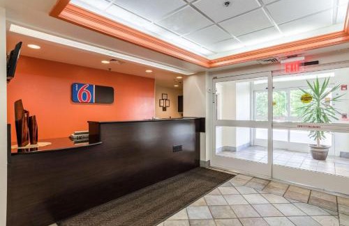 Bristol Hotel | Motel 6-Bristol, VA