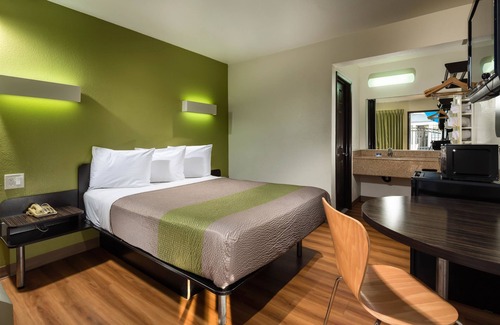 Canoga Park Hotel | Motel 6 Canoga Park, CA