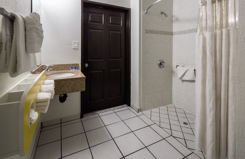 Canoga Park Hotel | Motel 6 Canoga Park, CA