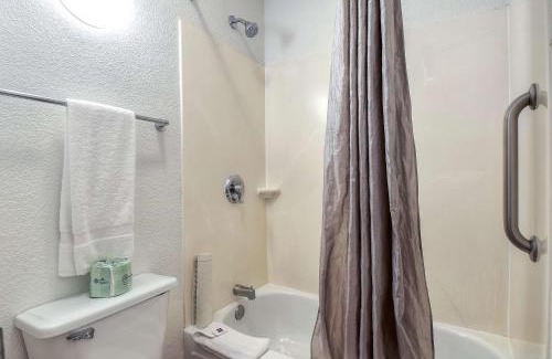 Aviara Hotel | Motel 6-Carlsbad, CA - East Near LEGOLAND