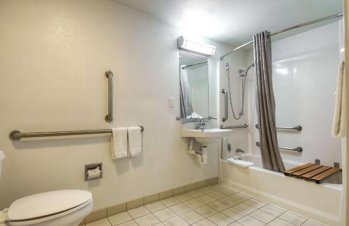 Aviara Hotel | Motel 6-Carlsbad, CA - East Near LEGOLAND