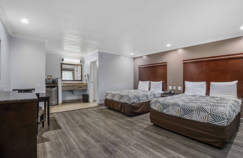 Olde Carlsbad Hotel | Motel 6 Carlsbad, CA - North