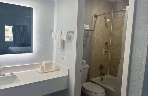 Cleveland Hotel | Motel 6 Cleveland, MS - Delta State University