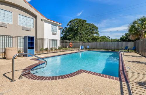 Crowley Hotel | Motel 6 Crowley, LA