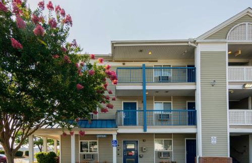 Terry Sanford Hotel | Motel 6-Fayetteville, NC - Fort Liberty Area