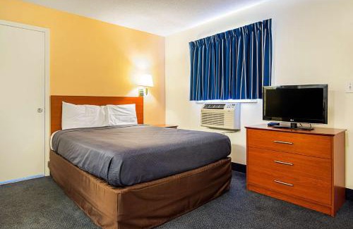 Terry Sanford Hotel | Motel 6-Fayetteville, NC - Fort Liberty Area