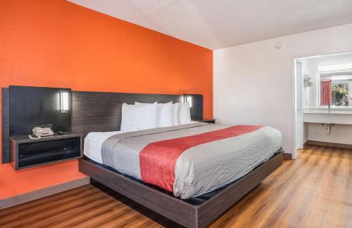 Florence Hotel | Motel 6-Florence, SC