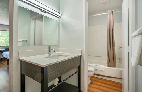 City Central Hotel | Motel 6 Gresham, OR - Portland