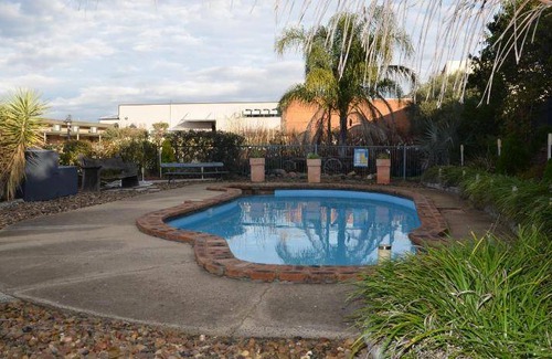 Warwick Hotel | Motel ∙ 6 guests