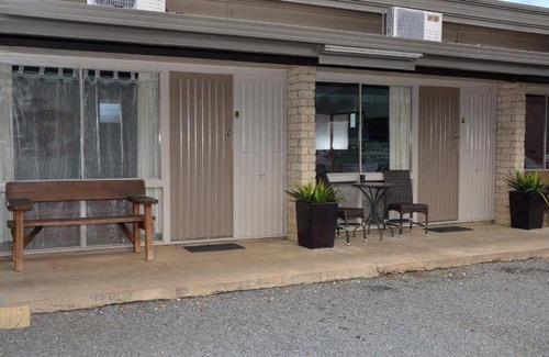 Warwick Hotel | Motel ∙ 6 guests