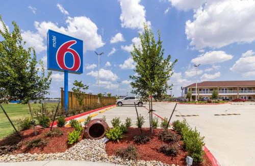 Greater Greenspoint Hotel | Motel 6-Houston, TX - North