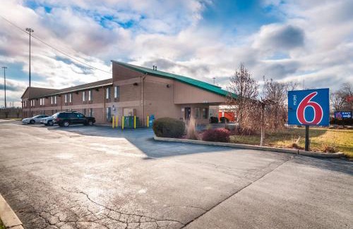 Lansing Hotel | Motel 6-Lansing, IL - Chicago South