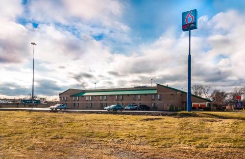 Lansing Hotel | Motel 6-Lansing, IL - Chicago South